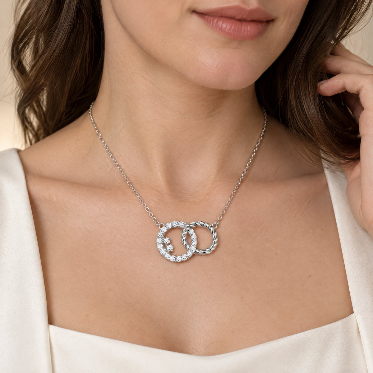 Enlacé Lab-Grown Diamond Interlocking Circles Necklace - White Gold