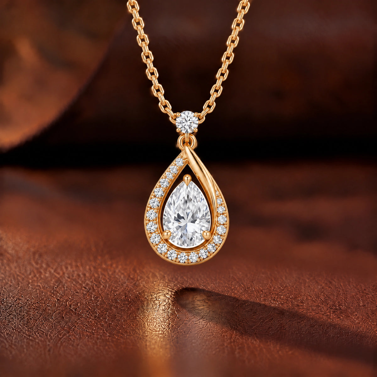 Lune Lab-Grown Diamond Crescent Moon Pendant - Yellow Gold